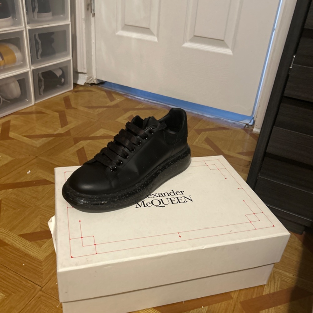 Oversized Alexander Mcqueens - image 4